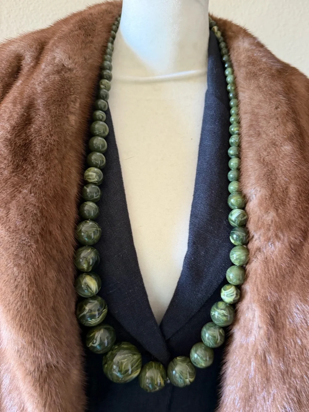 Vintage green bakelite circa 1920s necklace